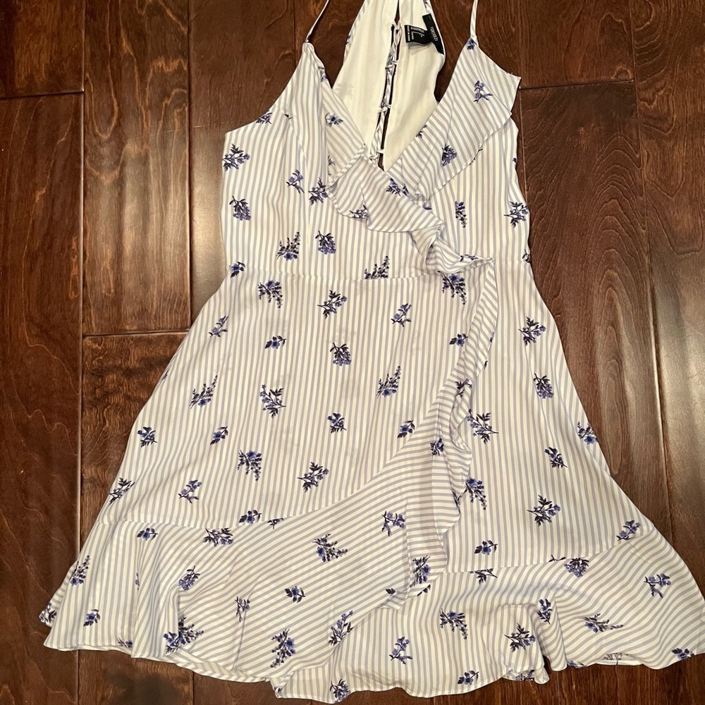 Adorable dress with pinstripe and floral design!! Elegant with a great fit!
